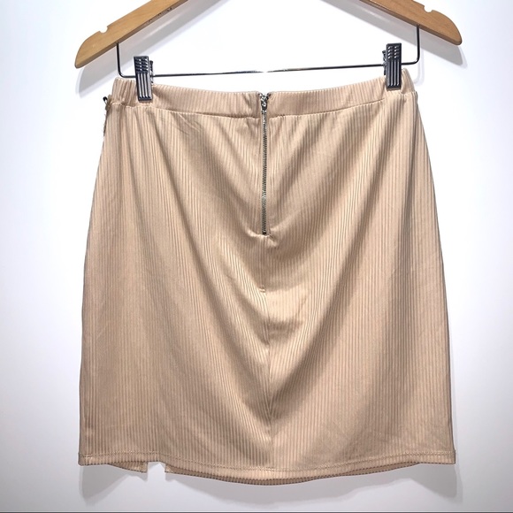Leith Ribbed Mini Skirt - Picture 4 of 6